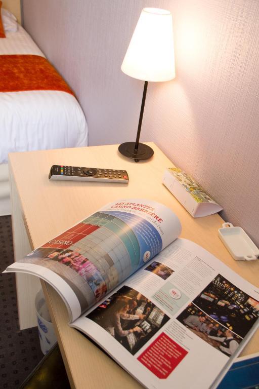 Les Hirondelles Hotel เลส์ซาบล์-โดล็อนน์ ห้อง รูปภาพ