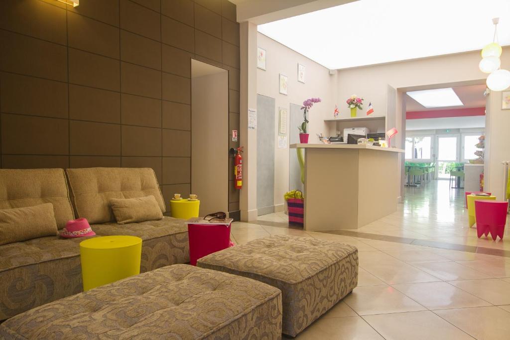 Les Hirondelles Hotel เลส์ซาบล์-โดล็อนน์ ภายนอก รูปภาพ