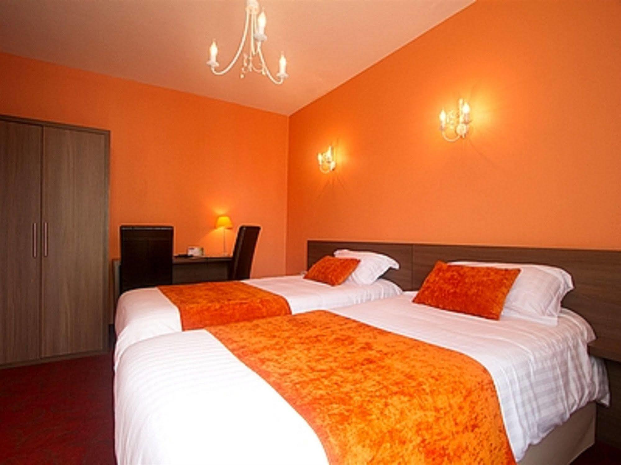Les Hirondelles Hotel เลส์ซาบล์-โดล็อนน์ ภายนอก รูปภาพ