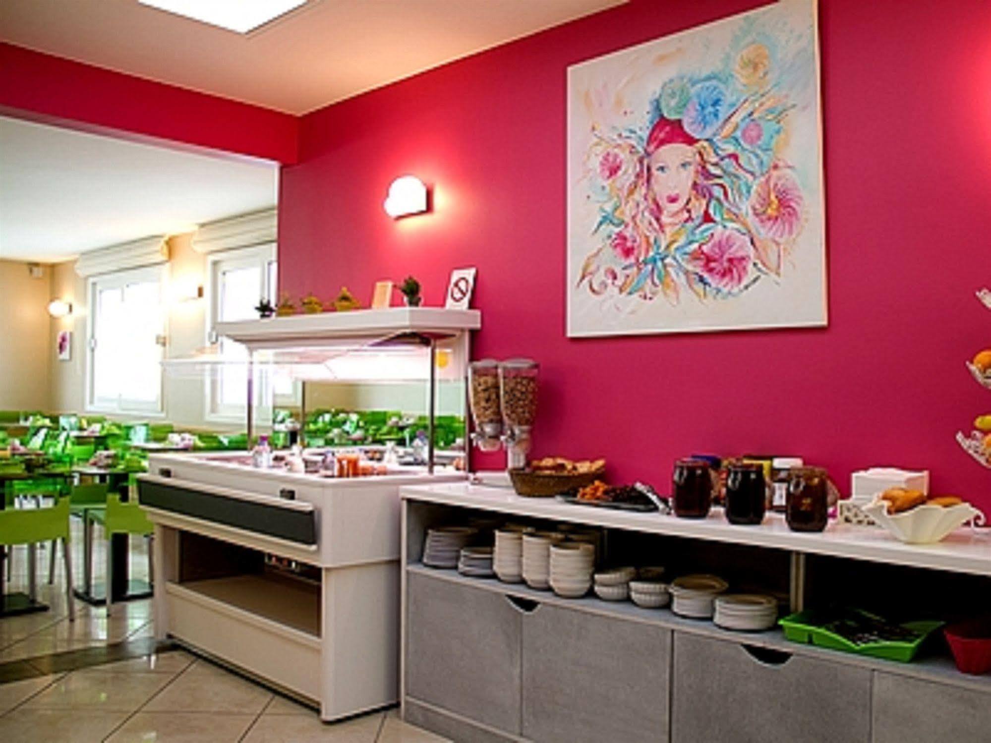 Les Hirondelles Hotel เลส์ซาบล์-โดล็อนน์ ภายนอก รูปภาพ