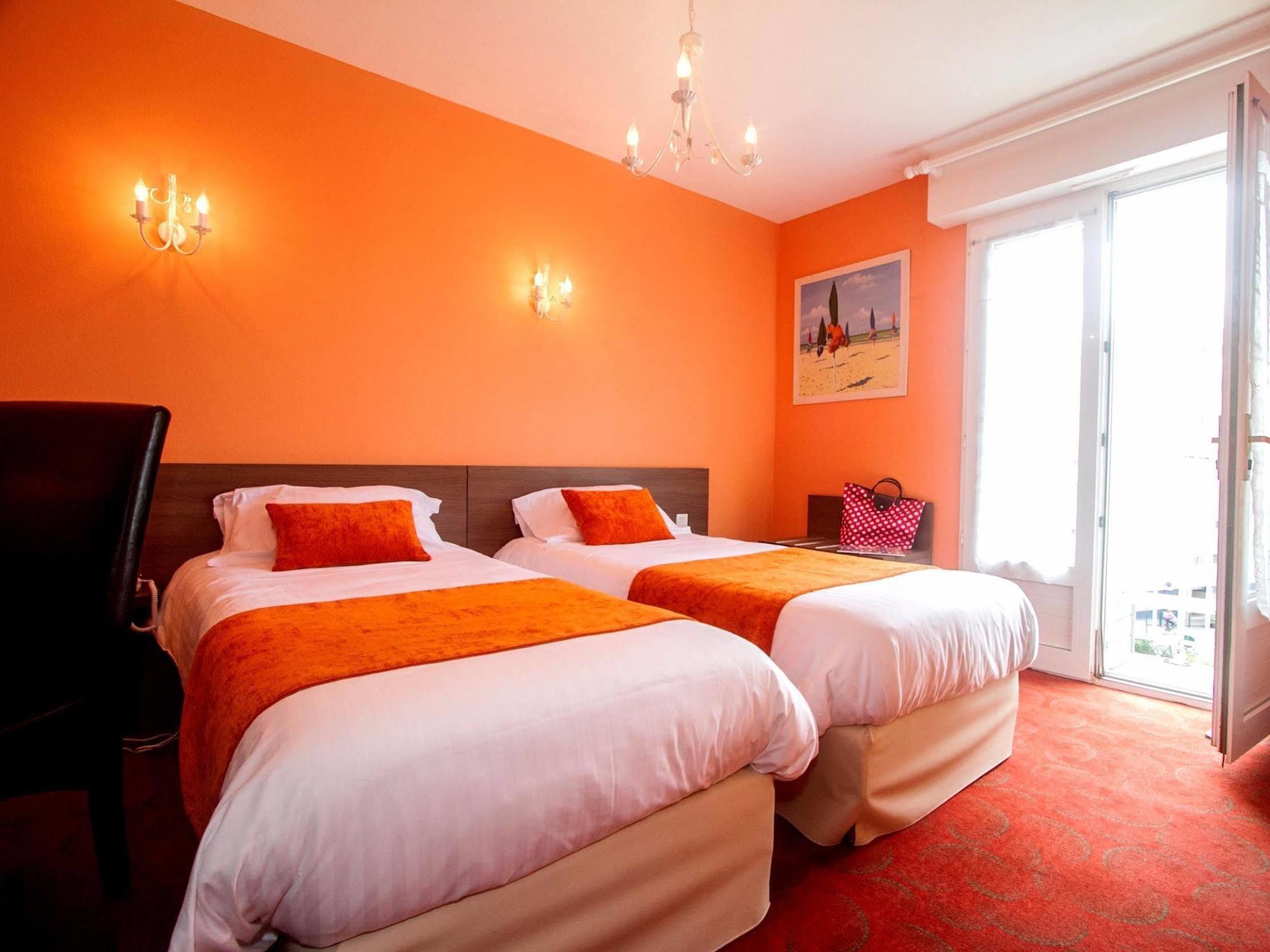 Les Hirondelles Hotel เลส์ซาบล์-โดล็อนน์ ภายนอก รูปภาพ